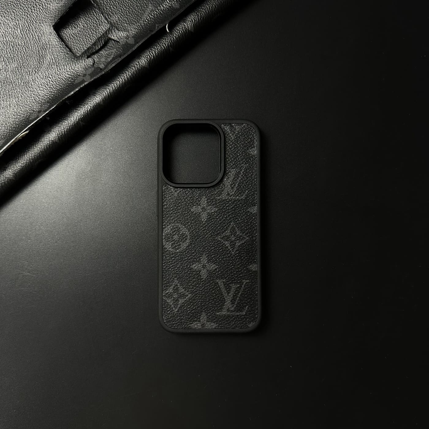 Huse iPhone din genți de lux