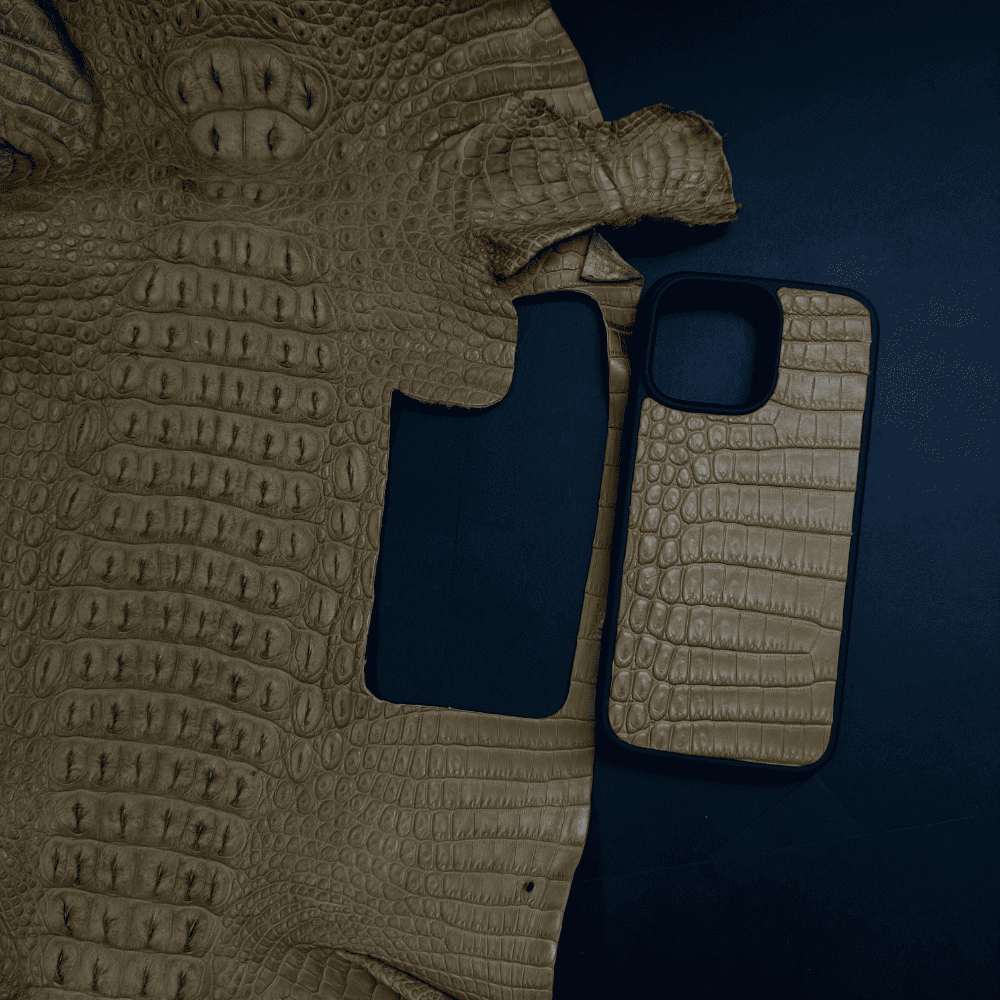 Husă iPhone din Crocodil Natural Cafeniu deschis