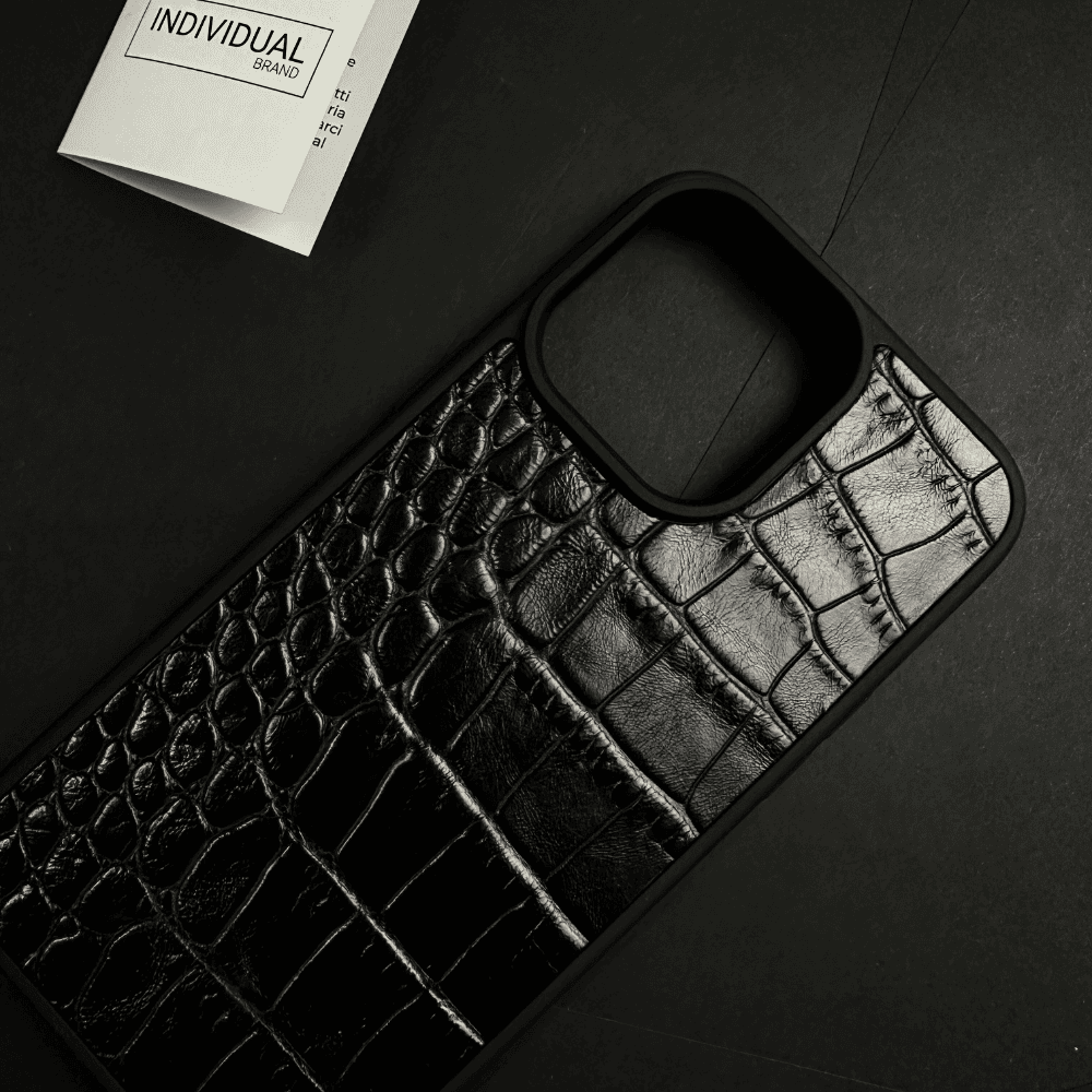Husă iPhone din piele naturală neagră cu imprimeu de Crocodil