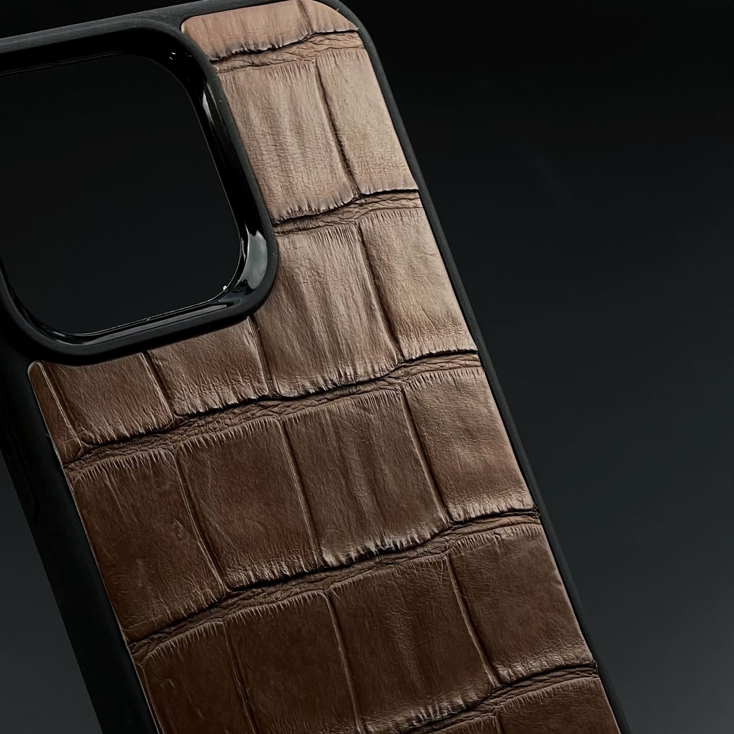 Husă iPhone din Crocodil Natural Cafeniu