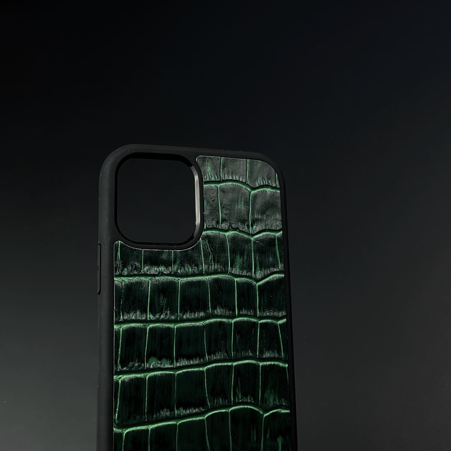 Husă iPhone din piele naturală cu imprimeu de Crocodil Verde