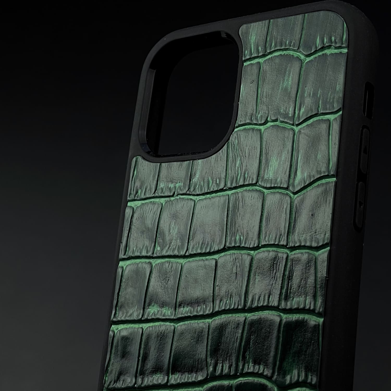 Husă iPhone din piele naturală cu imprimeu de Crocodil Verde