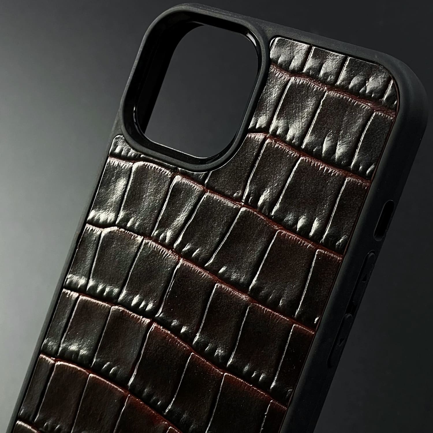 Husă iPhone din piele naturală cu imprimeu de Crocodil Negru/Roșu