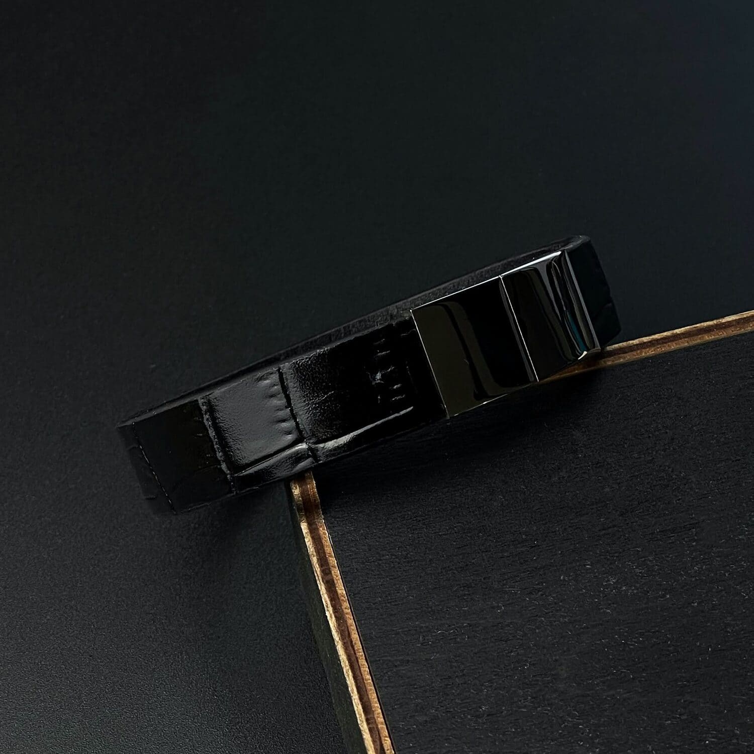 Brățară din piele naturală cu imprimeu de Crocodil 15mm cu magnet | Negru