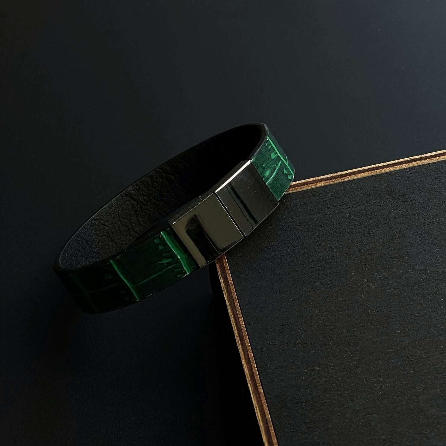 Brățară din piele naturală cu imprimeu de Crocodil 15mm cu magnet | Verde