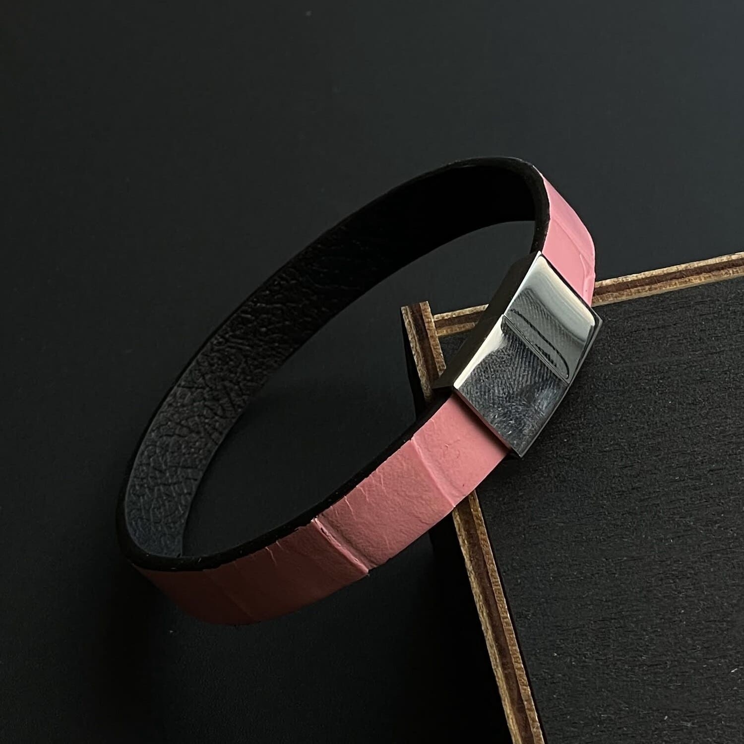 Brățară din piele naturală cu imprimeu de Crocodil 10mm cu magnet | Roz