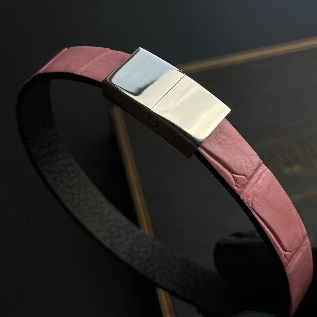 Brățară din piele naturală cu imprimeu de Crocodil 10mm cu magnet | Roz