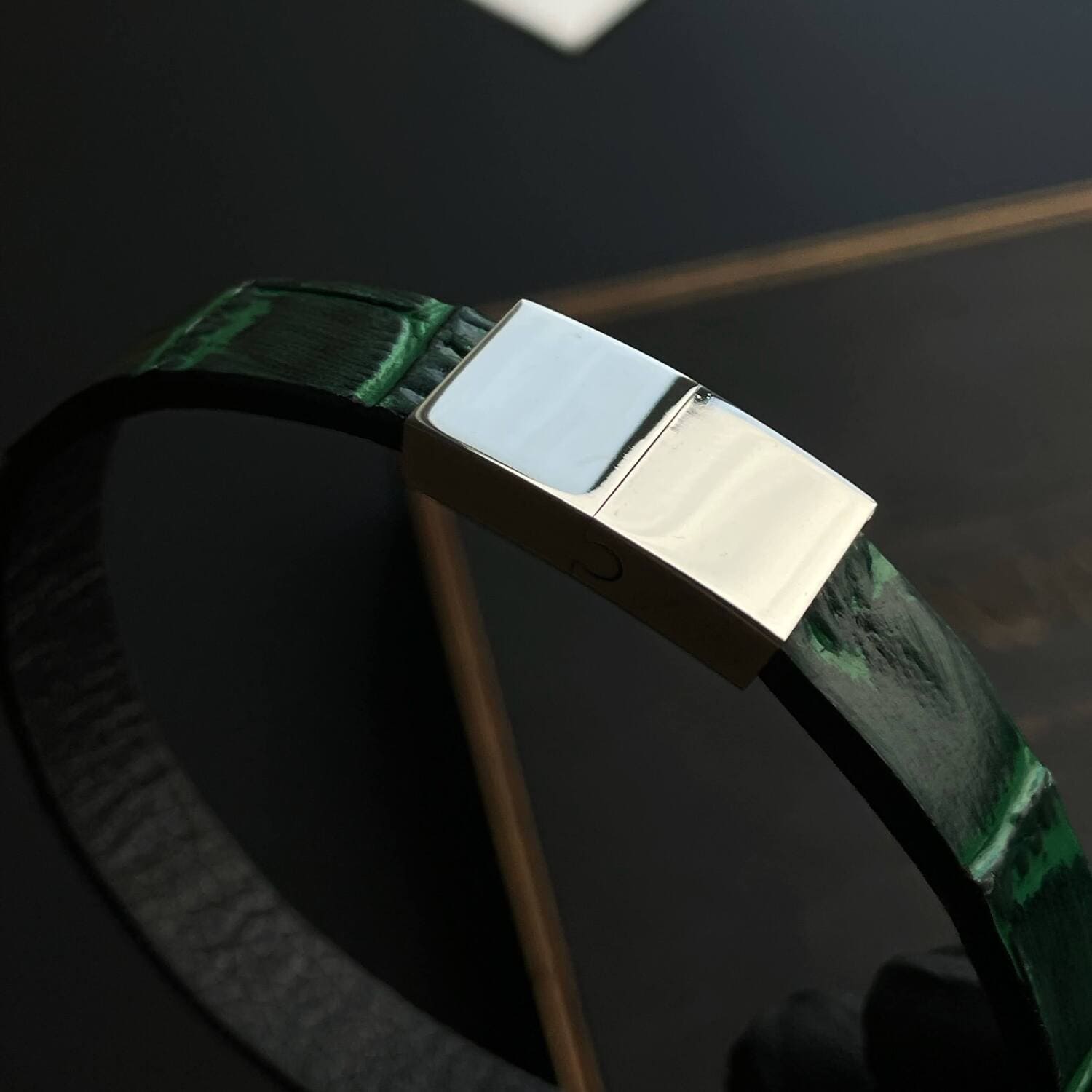 Brățară din piele naturală cu imprimeu de Crocodil 10mm cu magnet | Verde