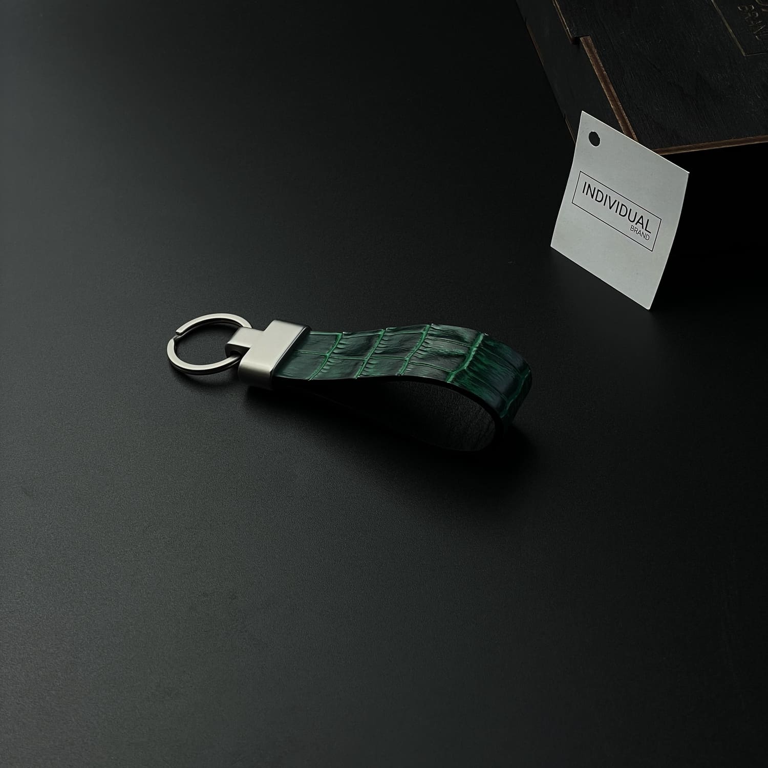 Breloc din piele naturală cu imprimeu de Crocodil | Verde