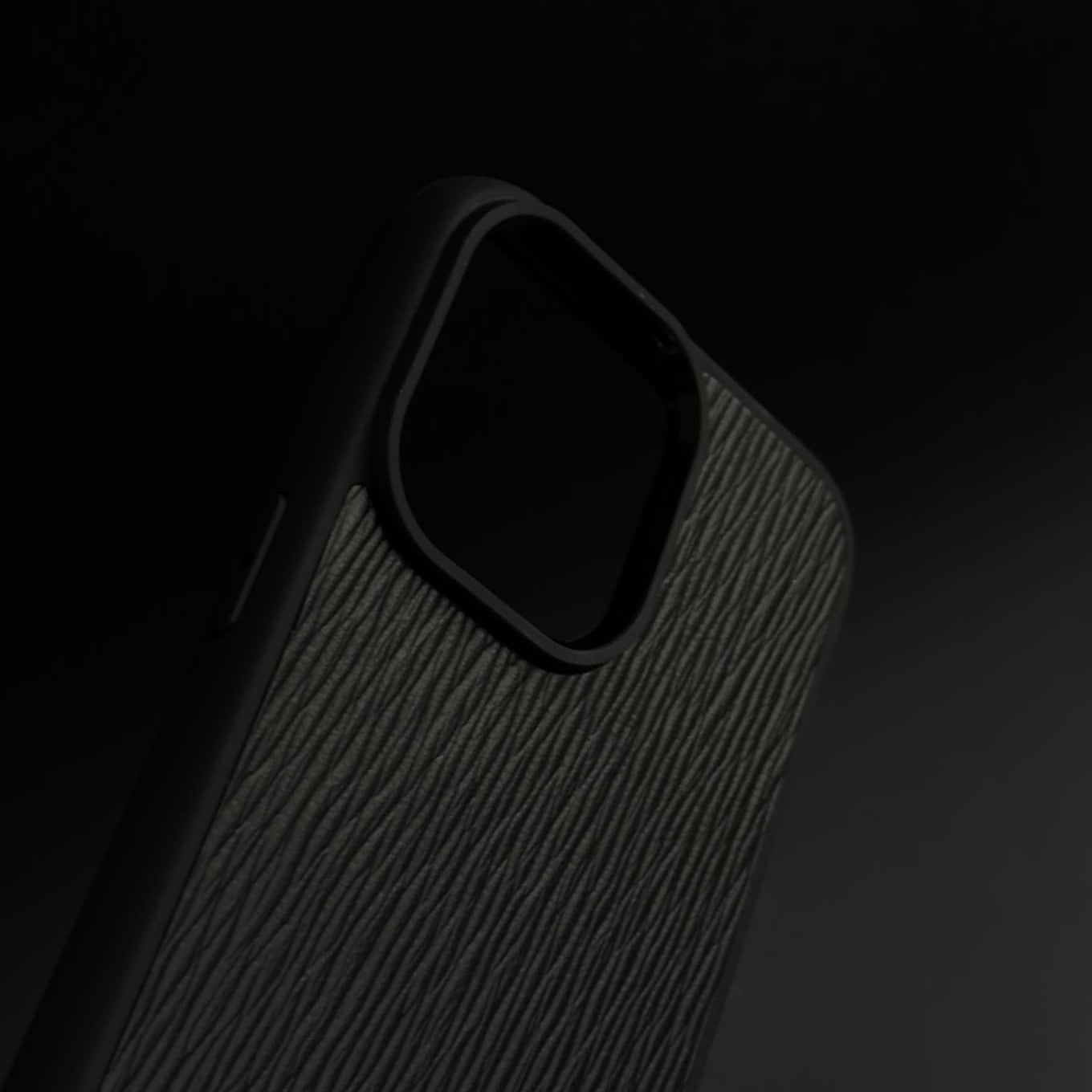 Husă iPhone din piele naturală cu linii Negru