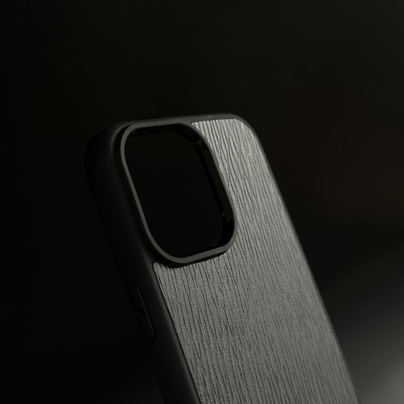 Husă iPhone din piele naturală cu linii Negru