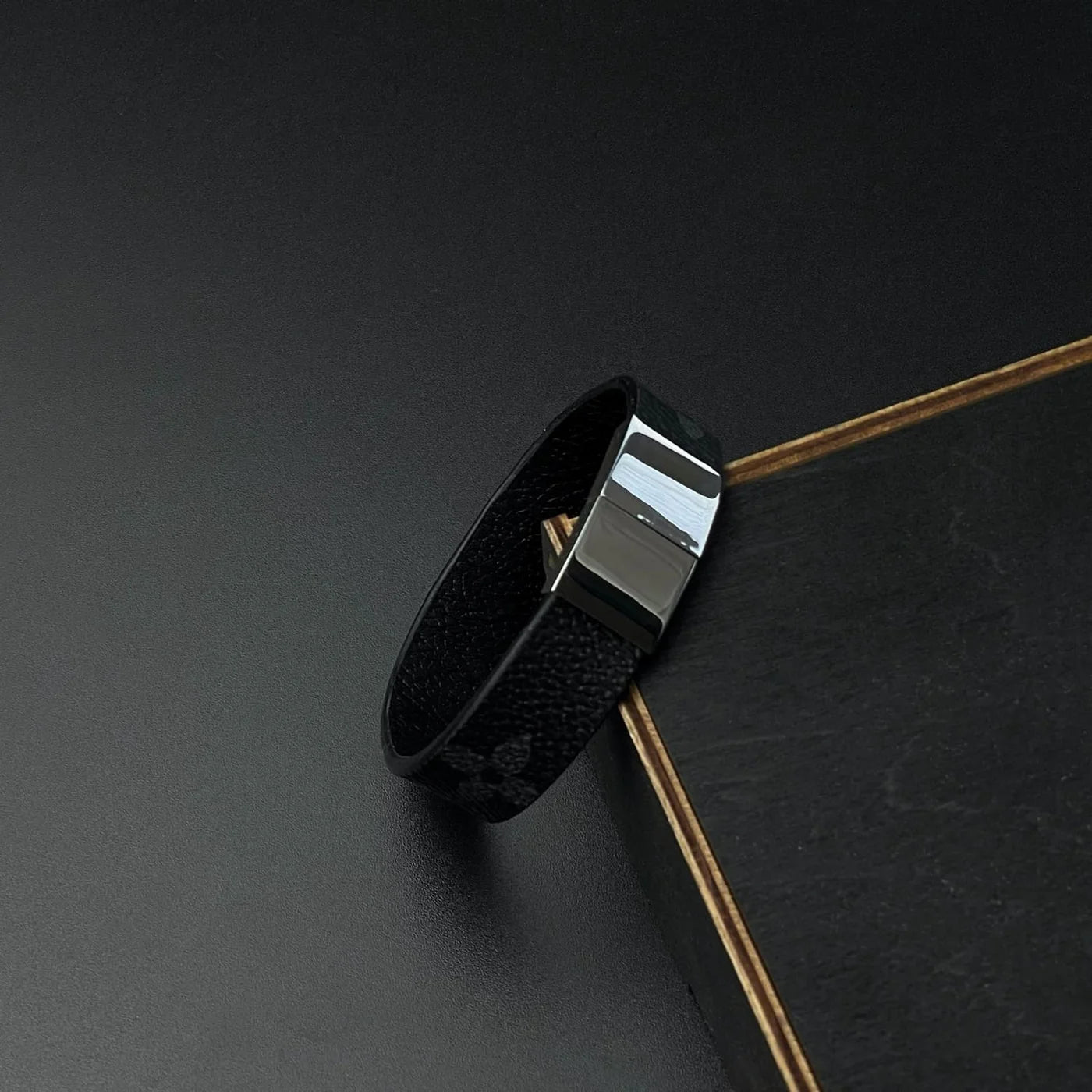 Brățară LV 15mm Negru cu Magnet