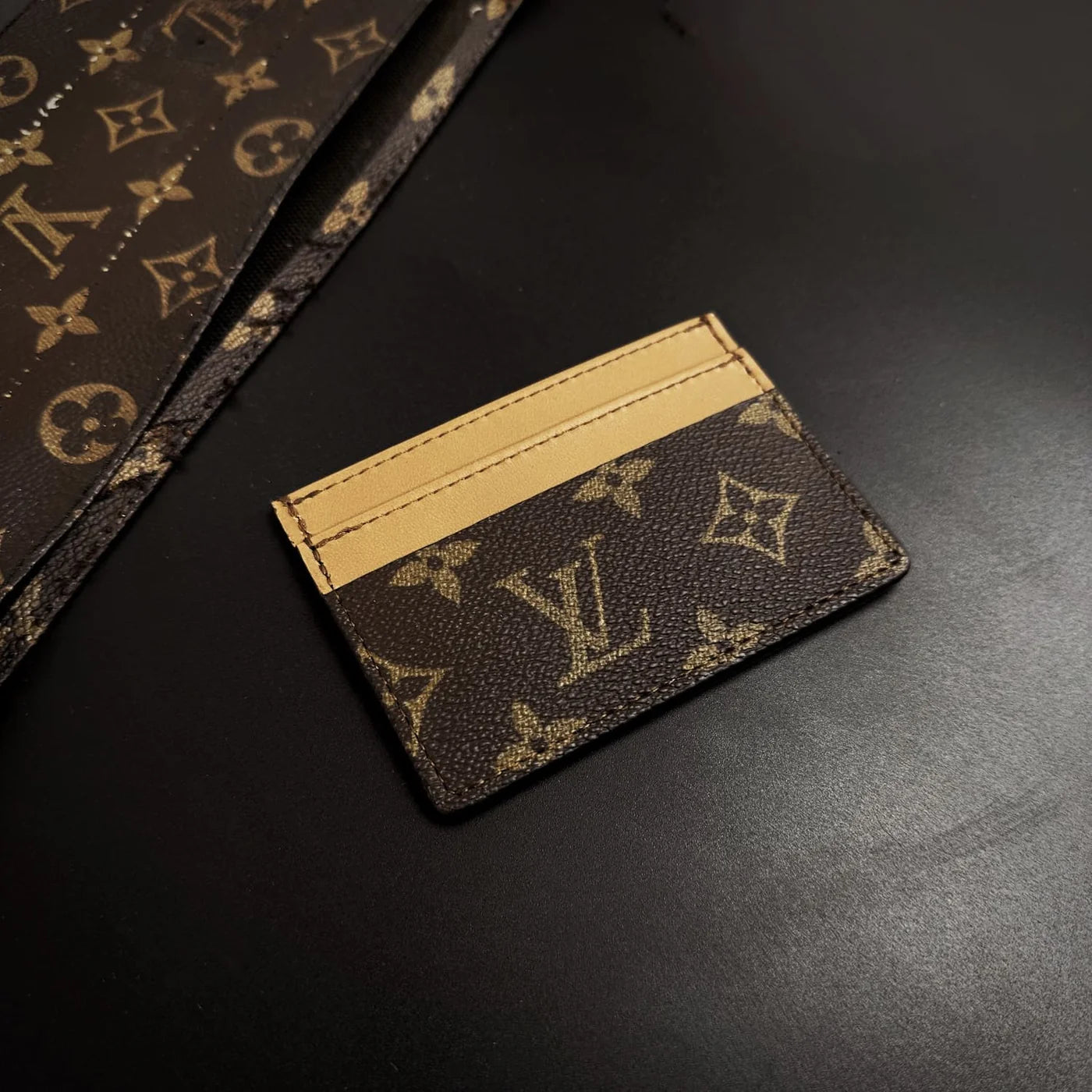 Card Holder LV Cafeniu (1 parte)