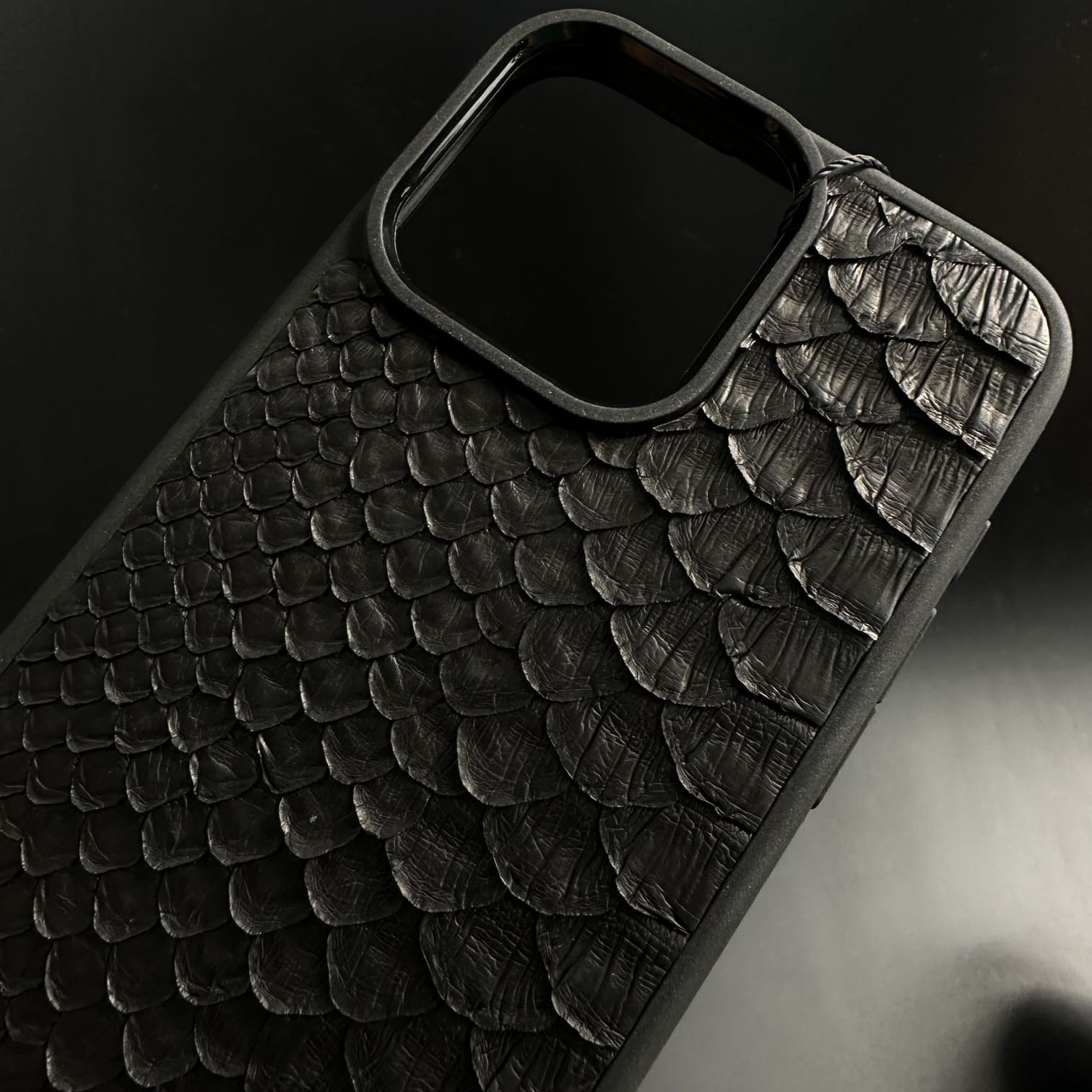 husa iphone 15 pro max piton negru