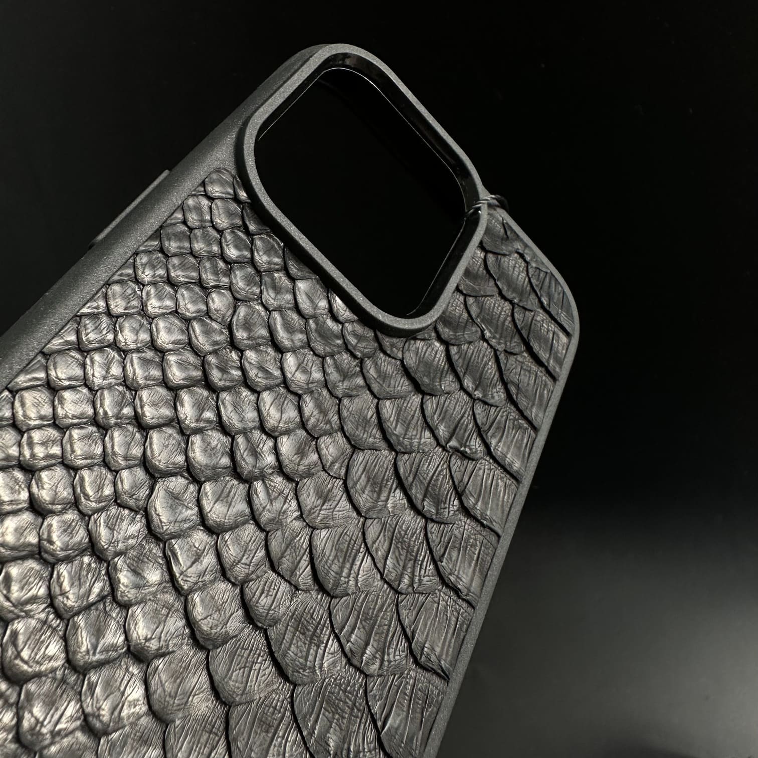 husa iphone 15 pro piton negru piele