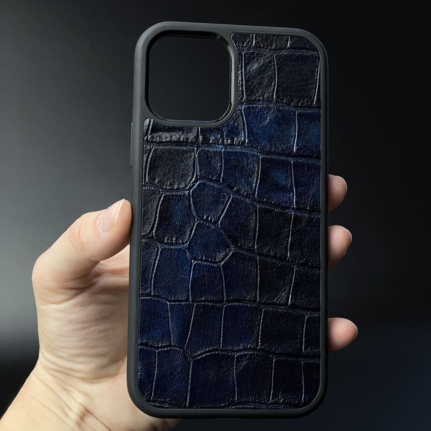 Husă iPhone din piele naturală cu imprimeu de Crocodil Albastru