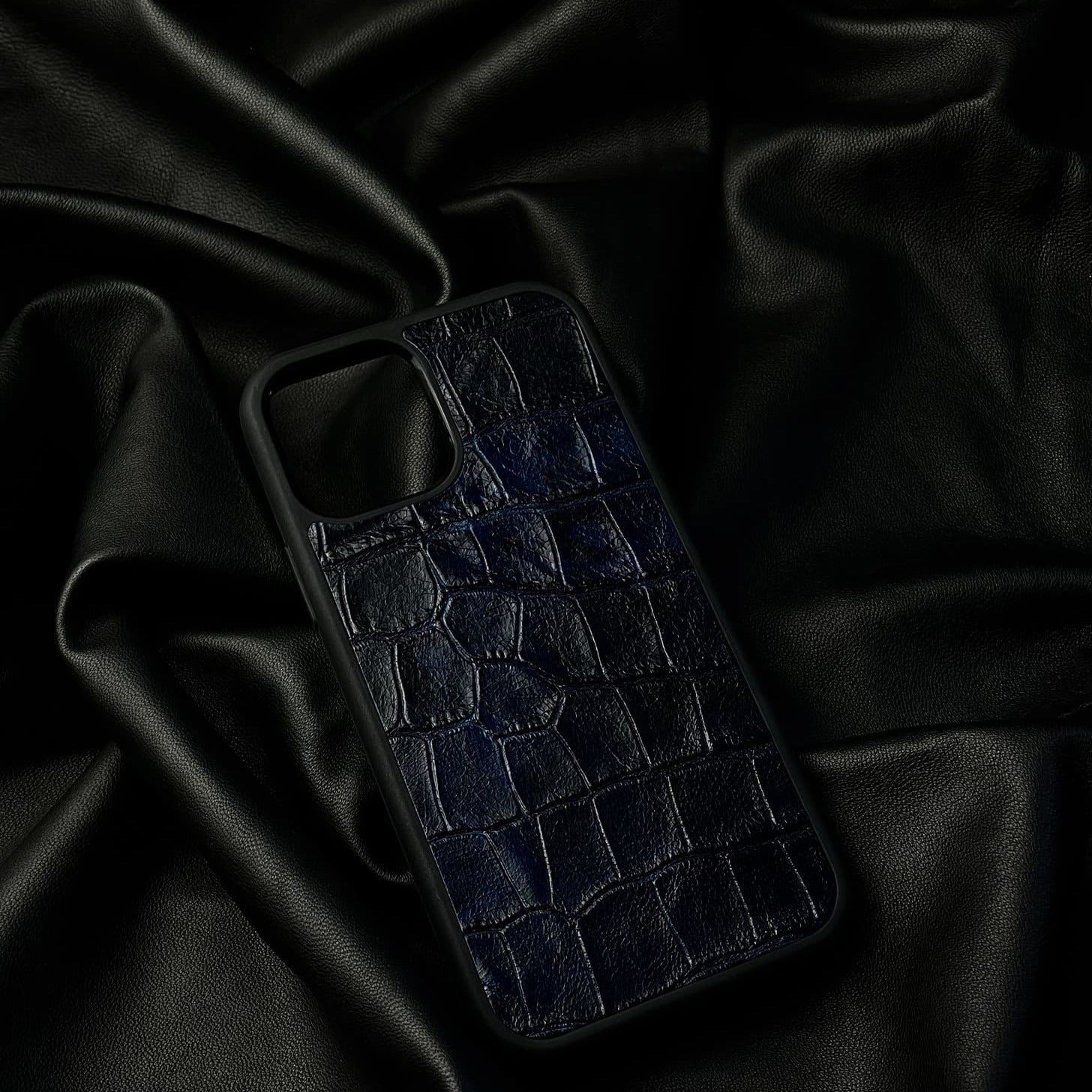 Husă iPhone din piele naturală cu imprimeu de Crocodil Albastru