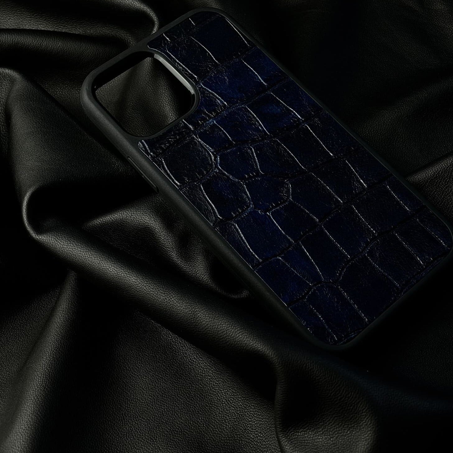 Husă iPhone din piele naturală cu imprimeu de Crocodil Albastru