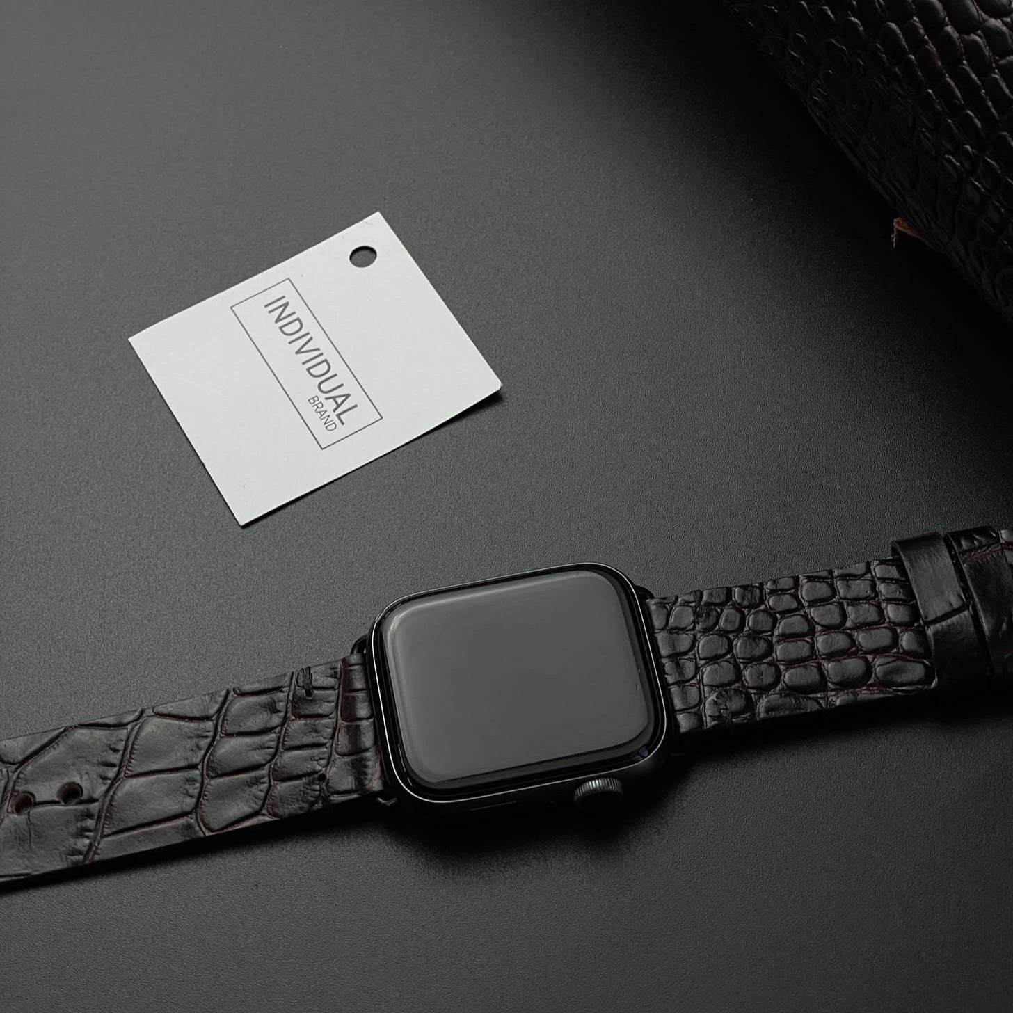 Curelușă Apple Watch din piele naturală cu imprimeu de Crocodil Negru/roșu