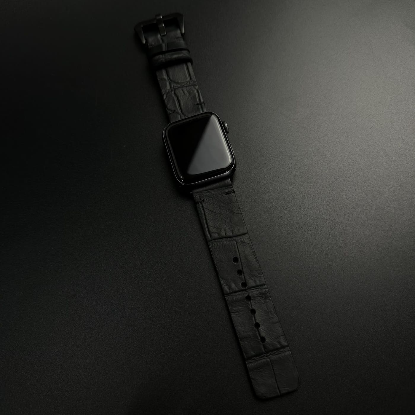 Curelușă Apple Watch din piele naturală cu imprimeu de Crocodil Negru mat