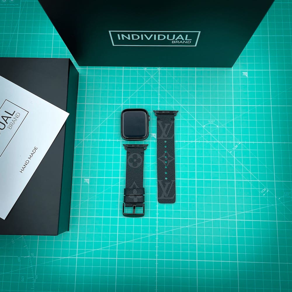 Curelușă LV Apple Watch Negru