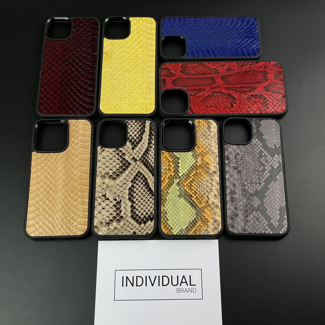 Husa Ta Personalizată: Colecția Noastră de Huse iPhone cu Inițiale