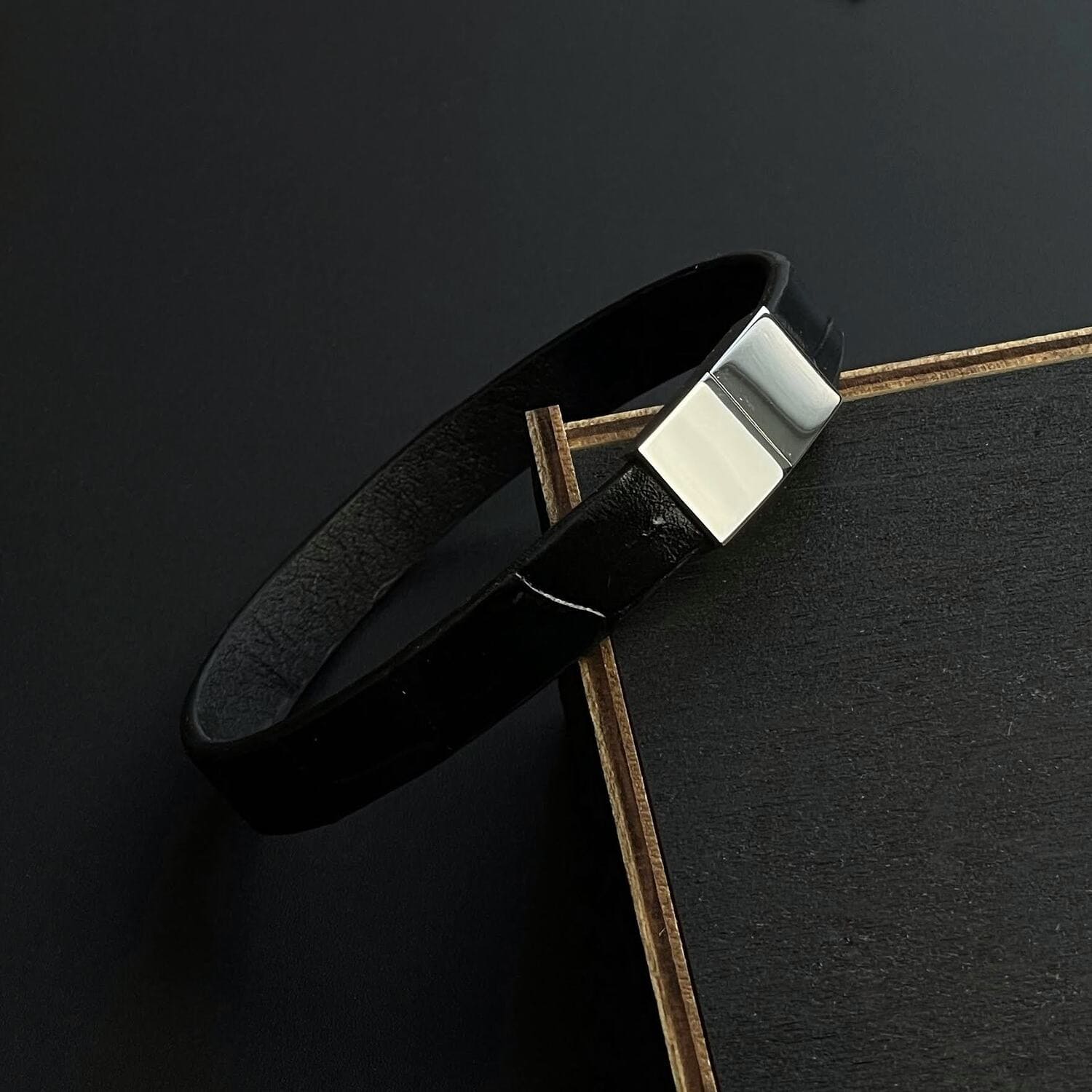 Brățară din piele naturală cu imprimeu de Crocodil 10mm cu magnet | Negru