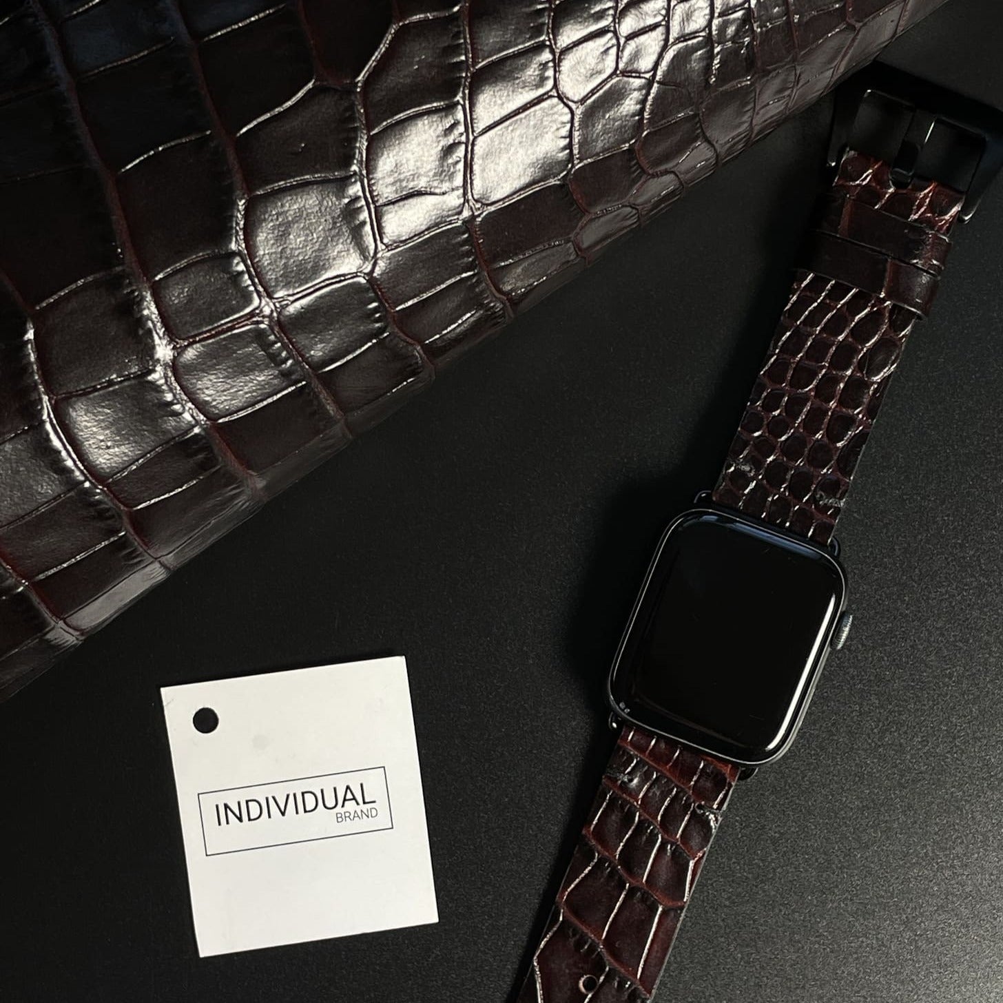 Curelușă Apple Watch din piele naturală cu imprimeu de Crocodil Negru/roșu